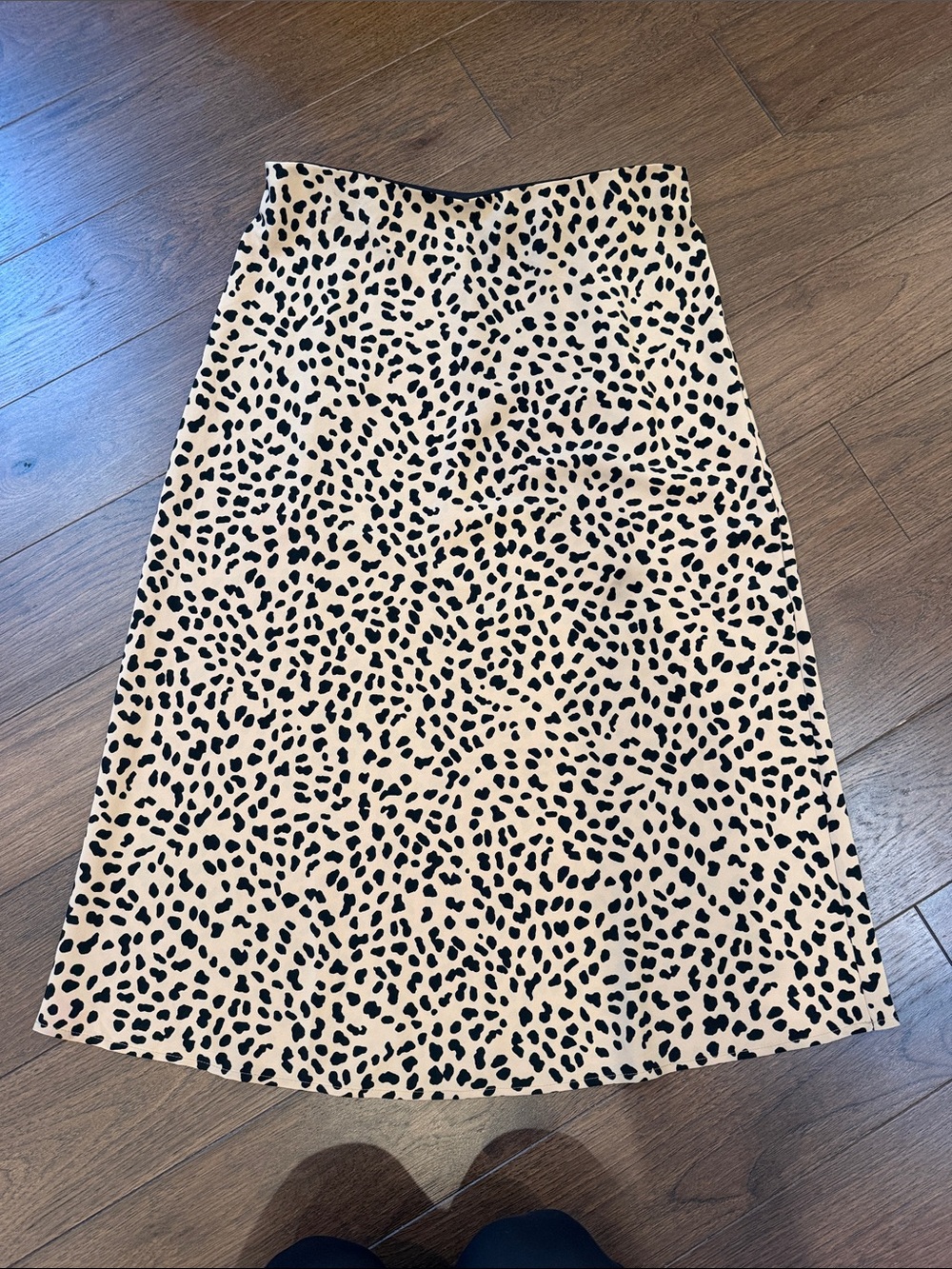 Sanctuary Beige Midi Skirt with Black Leopard Spots Size Large - C30-122